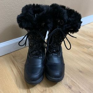 Tara M snow boots sz 9